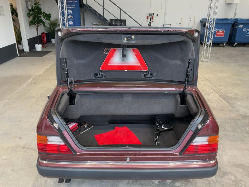 Mercedes-Benz E-Klasse 300 CE Cabrio — zdjęcie 10