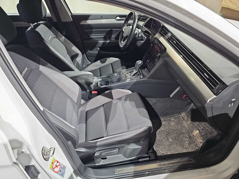 Volkswagen Passat Alltrack 2.0 TDI 4Motion — zdjęcie 10