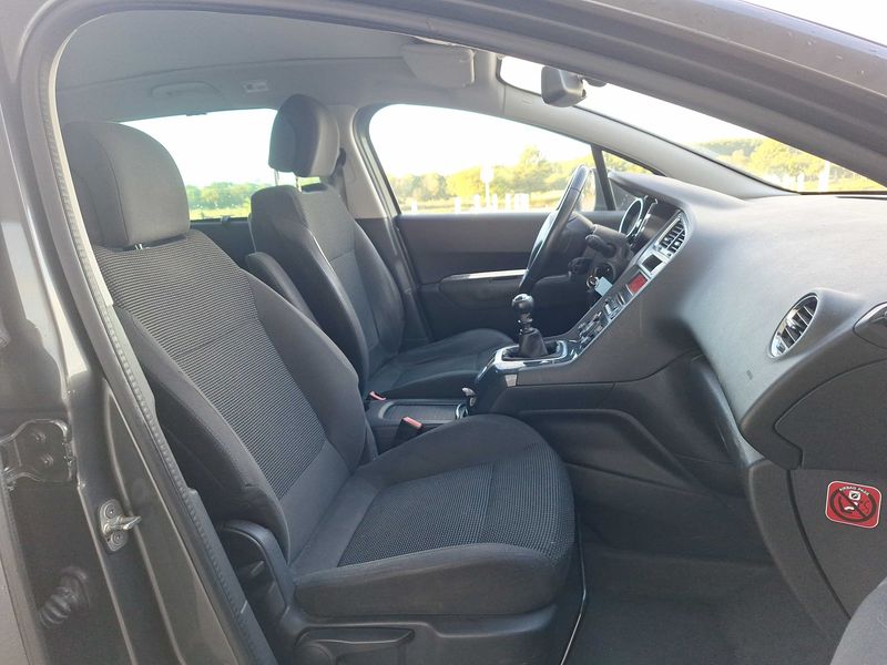 Peugeot 5008 1.6 HDi Active — zdjęcie 10