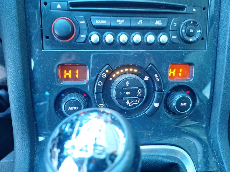 Peugeot 5008 1.6 HDi Active — zdjęcie 29