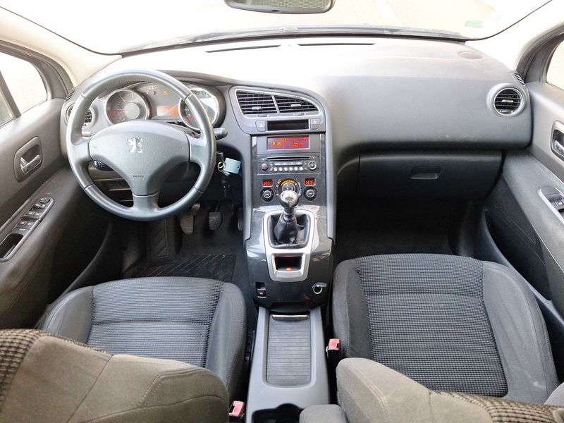 Peugeot 5008 1.6 HDi Active — zdjęcie 11