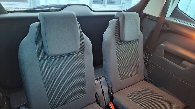 Peugeot 5008 1.6 HDi Active — zdjęcie 23