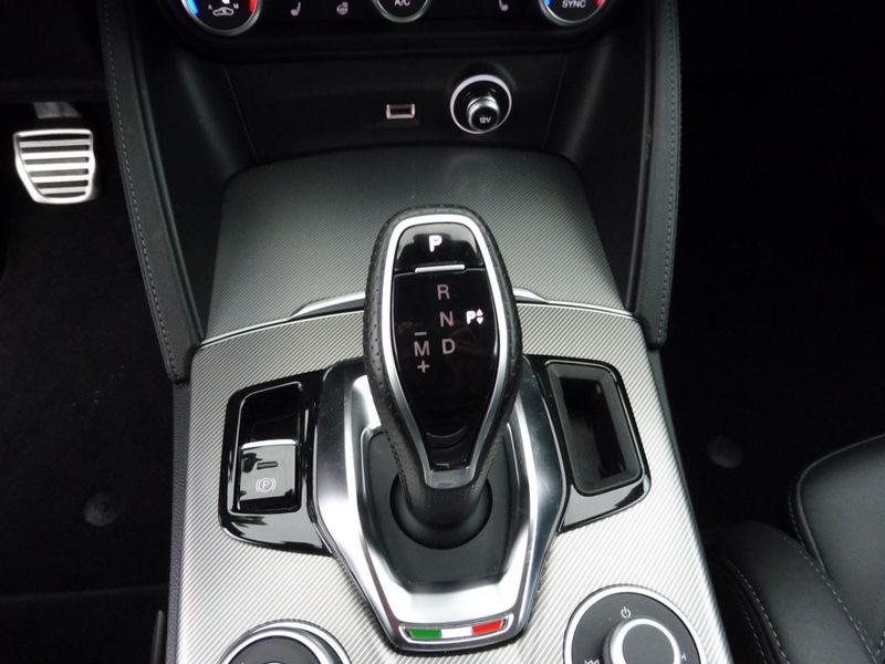 Alfa Romeo Stelvio 2.2 JTDM Sprint 2WD — zdjęcie 19