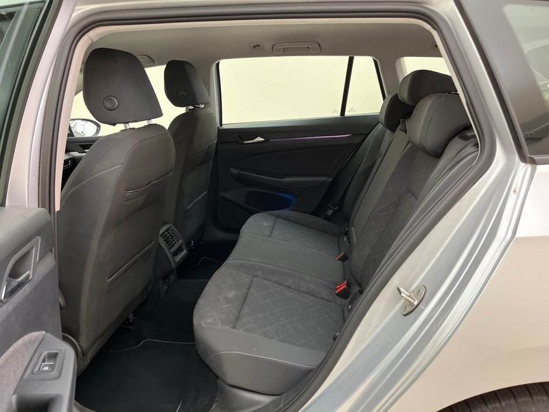 Volkswagen Golf VIII 2.0 TDI Life — zdjęcie 9