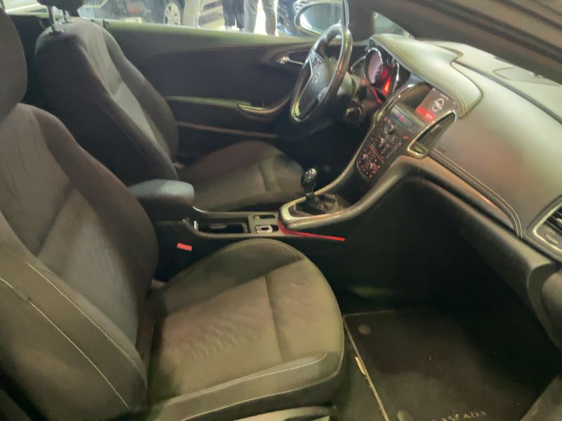Opel Cascada 2.0 CDTI Edition ecoFlex — zdjęcie 11