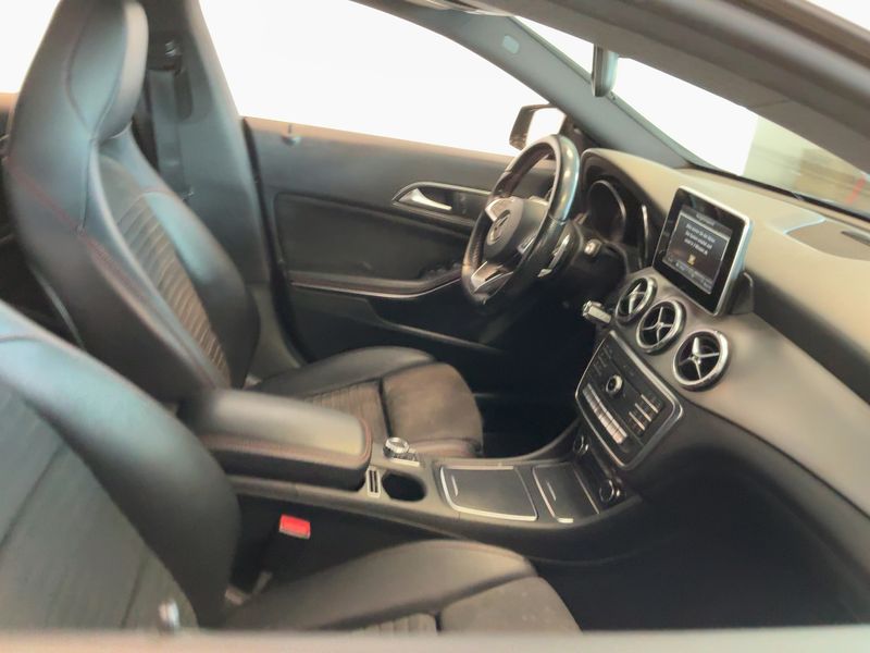 Mercedes-Benz CLA-Klasse CLA 200 Shooting Brake AMG Line — zdjęcie 11