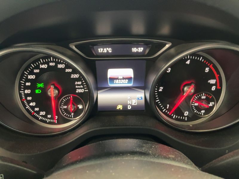Mercedes-Benz CLA-Klasse CLA 200 Shooting Brake AMG Line — zdjęcie 13