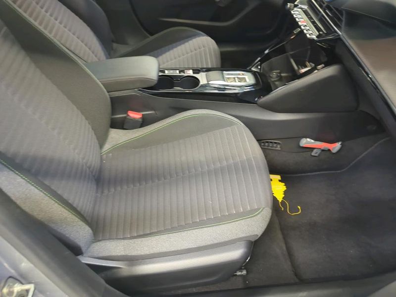 Peugeot 208 electric drive 100 kW e Allure — zdjęcie 25