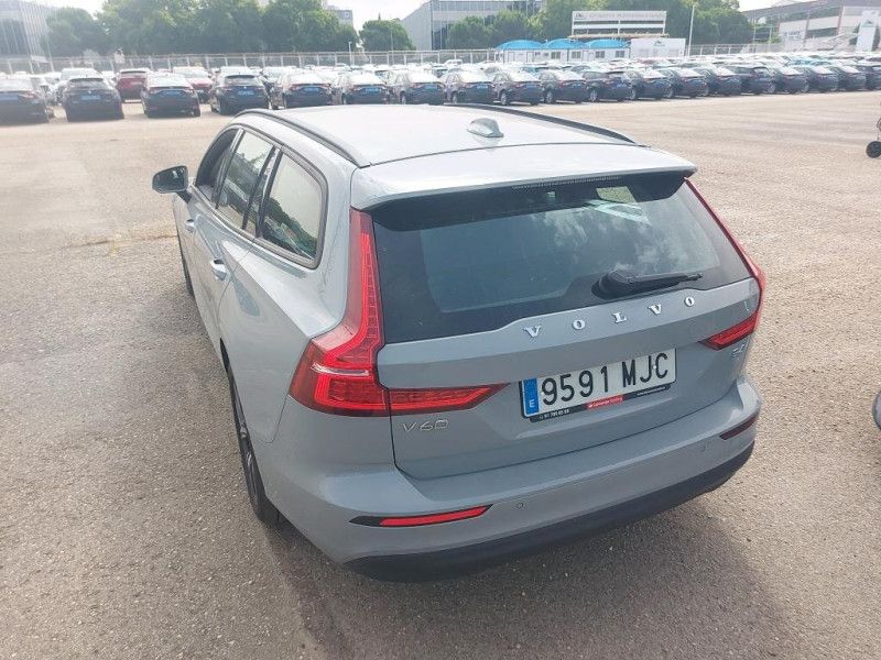 Volvo V60 2.0 B4 Mild-Hybrid Momentum Business — zdjęcie 3