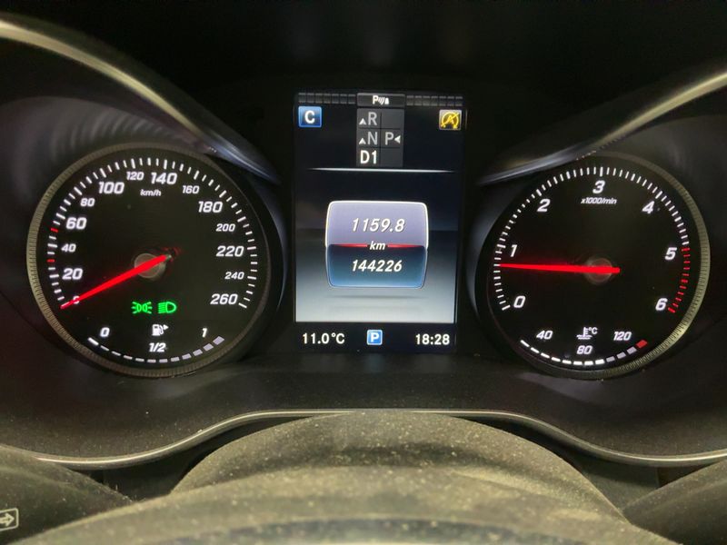 Mercedes-Benz C-Klasse C 250 d — zdjęcie 13