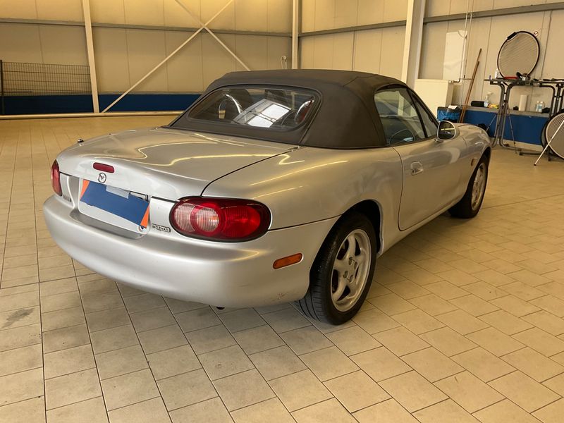 Mazda MX-5 1.6 Active — zdjęcie 2