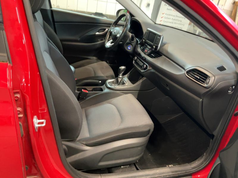 Hyundai i30 1.0 T-GDI Select — zdjęcie 11