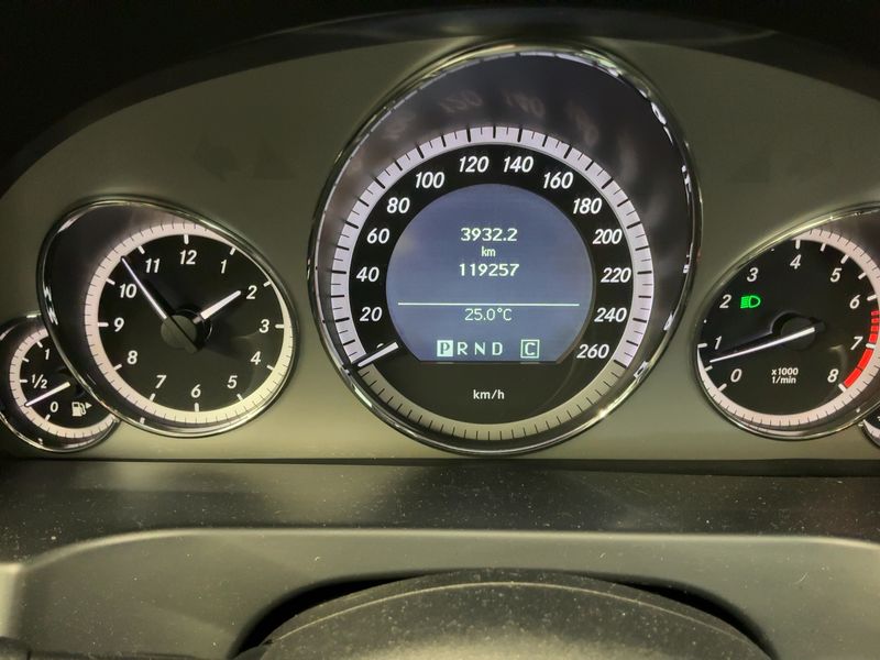 Mercedes-Benz E-Klasse E 350 CGI BlueEfficiency Elegance — zdjęcie 13