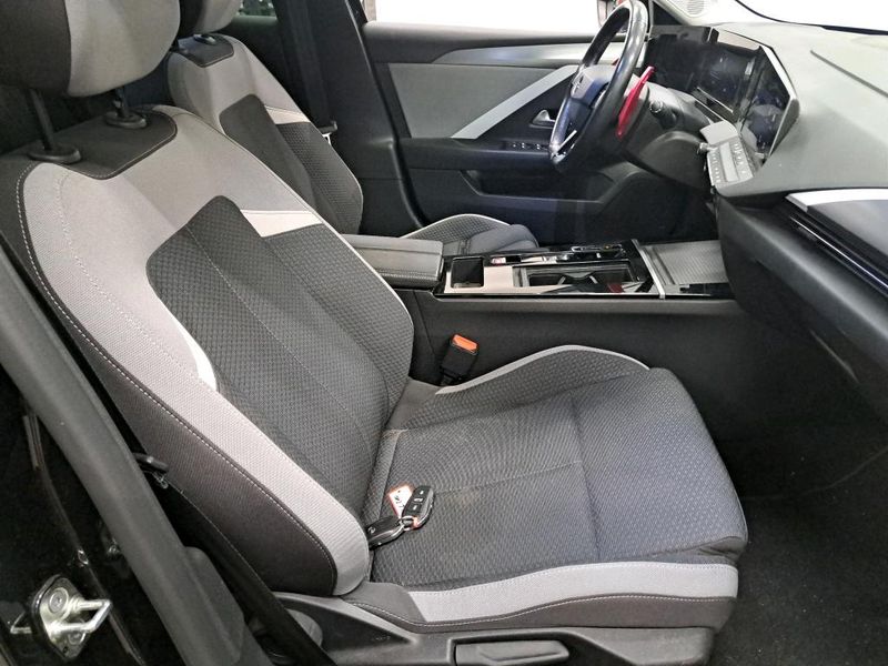 Opel Astra 1.6 Plug-in Hybrid Business Edition — zdjęcie 4