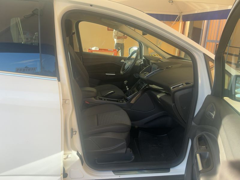 Ford C-Max 1.5 TDCi Titanium — zdjęcie 11