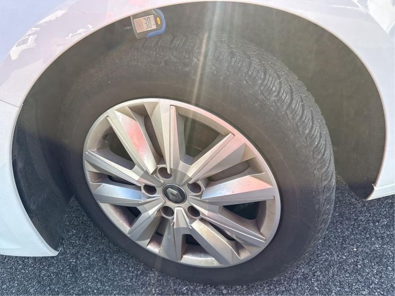 Renault Megane 1.5 BLUE dCi Business — zdjęcie 20