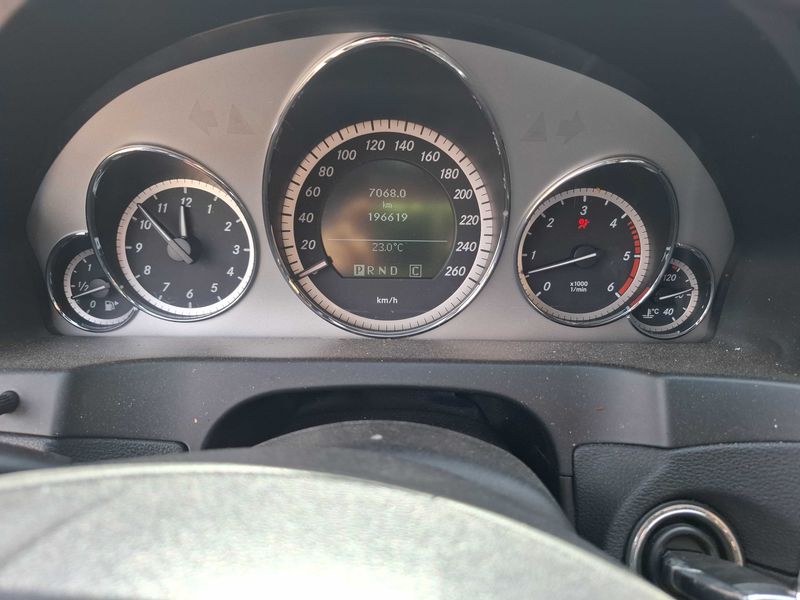 Mercedes-Benz E-Klasse E 350 CDI BlueEfficiency Avantgarde — zdjęcie 12