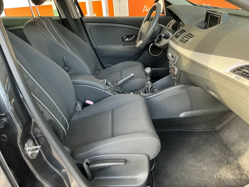 Renault Megane 1.6 Dynamique — zdjęcie 11