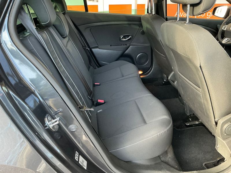 Renault Megane 1.6 Dynamique — zdjęcie 14