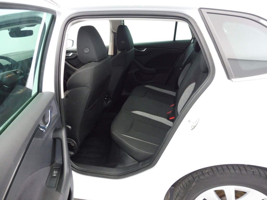 Skoda Scala 1.0 TSI Selection — zdjęcie 10