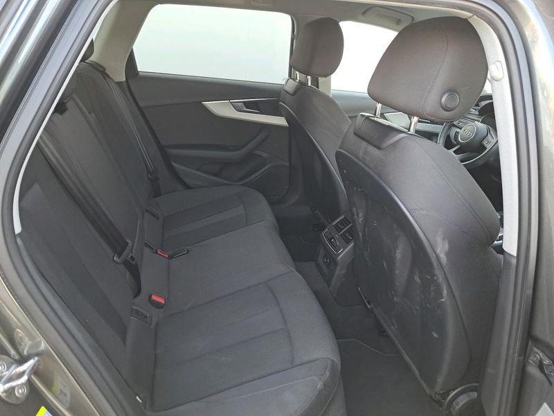 Audi A4 35 TDI Mild-Hybrid S line — zdjęcie 10