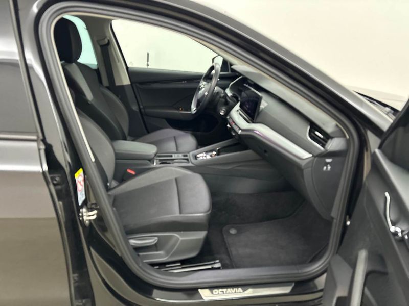 Skoda Octavia 2.0 TDI Tour — zdjęcie 6
