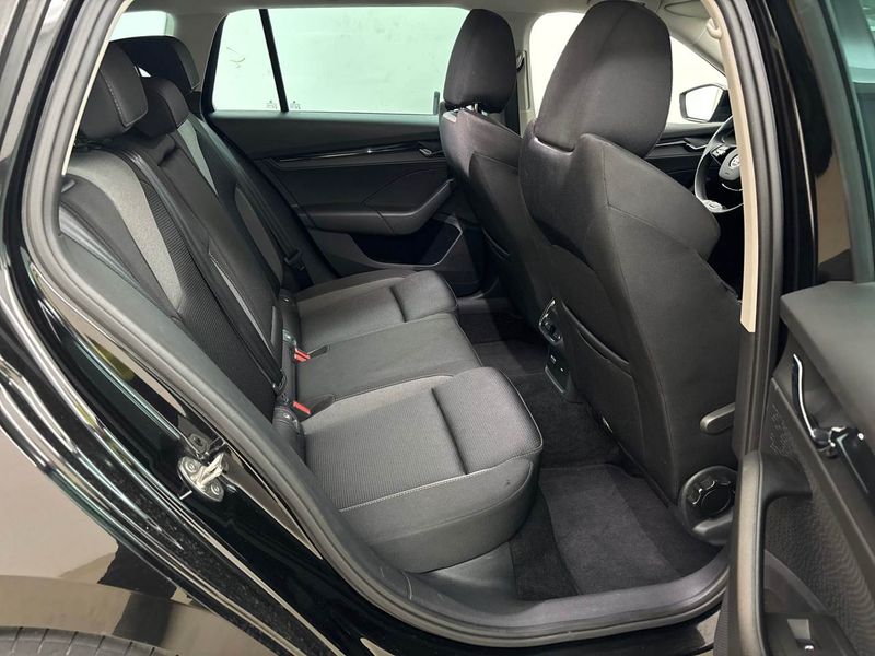 Skoda Octavia 2.0 TDI Tour — zdjęcie 9