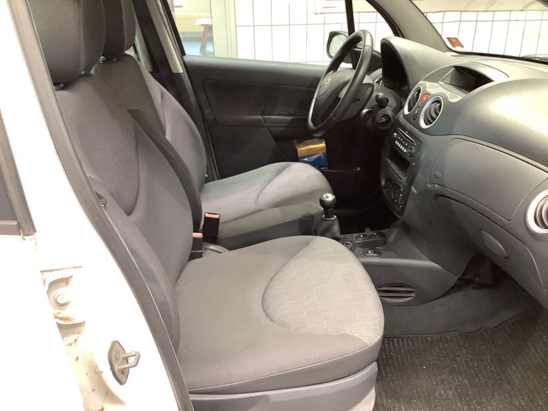 Citroen C3 1.1 Tonic — zdjęcie 3