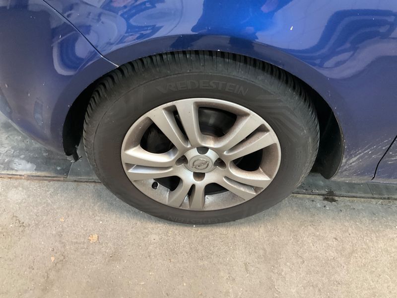 Opel Corsa 1.4 Enjoy — zdjęcie 10