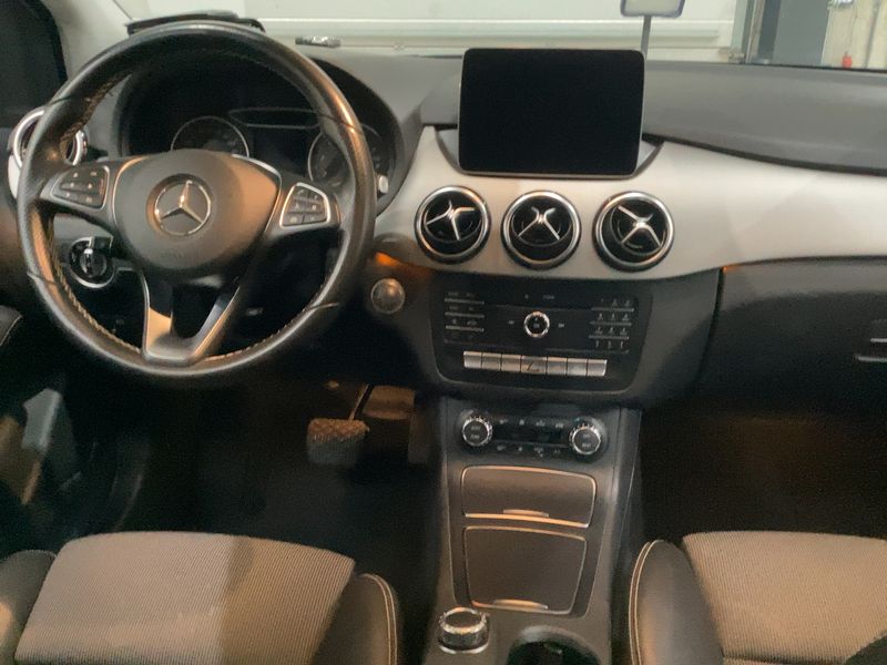 Mercedes-Benz B-Klasse B 180 Urban — zdjęcie 12