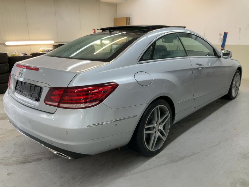 Mercedes-Benz E-Klasse E 200 CGI — zdjęcie 6