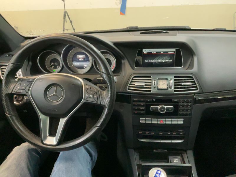 Mercedes-Benz E-Klasse E 200 CGI — zdjęcie 12