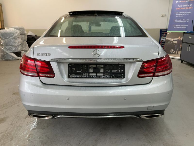 Mercedes-Benz E-Klasse E 200 CGI — zdjęcie 5