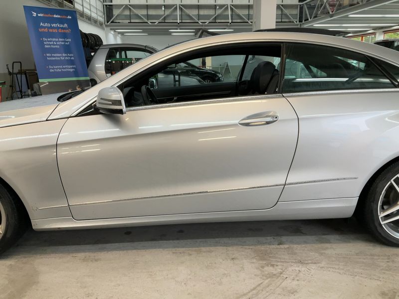 Mercedes-Benz E-Klasse E 200 CGI — zdjęcie 4