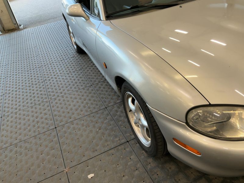 Mazda MX-5 1.9 Roadster — zdjęcie 8