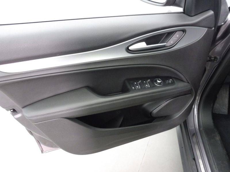Alfa Romeo Stelvio 2.2 JTDM Sprint 2WD — zdjęcie 10