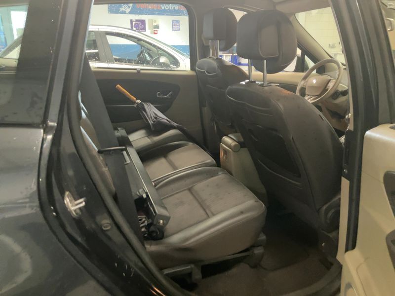 Renault Grand Scenic 1.6 dCi Business — zdjęcie 14