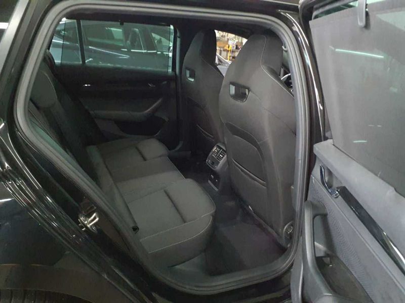 Skoda Octavia 2.0 TDI Sportline — zdjęcie 9