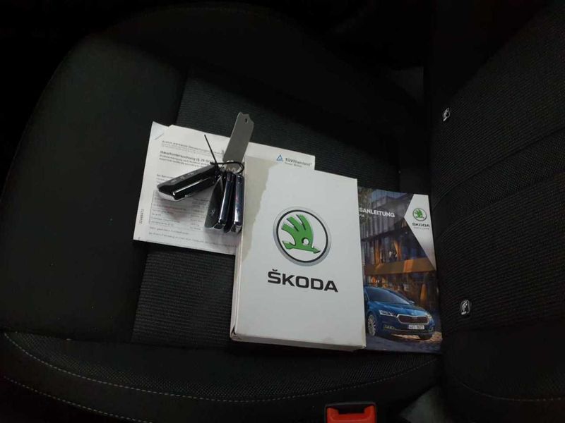 Skoda Octavia 2.0 TDI Sportline — zdjęcie 41