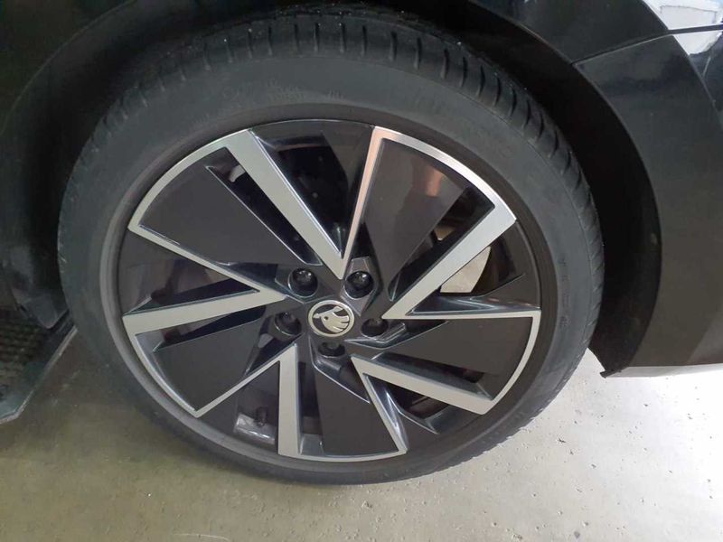 Skoda Octavia 2.0 TDI Sportline — zdjęcie 10