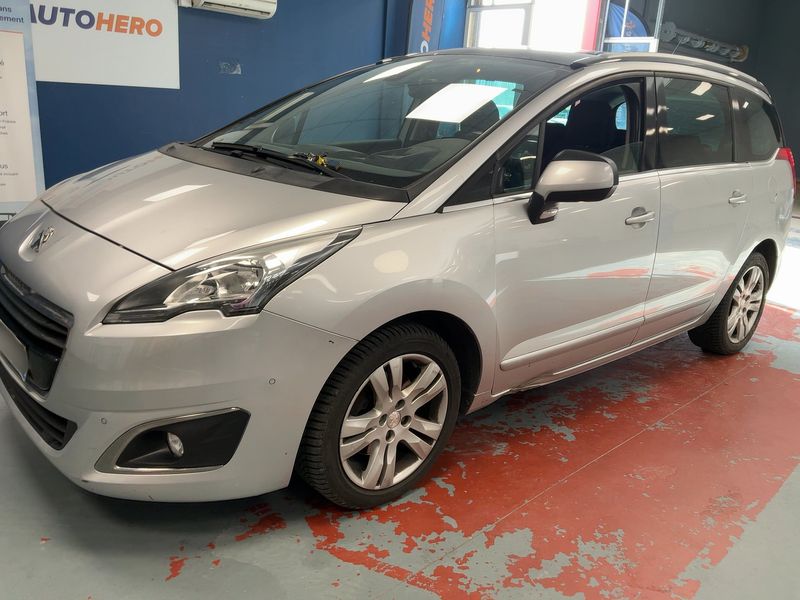 Peugeot 5008 1.6 Blue-HDi Allure — zdjęcie 2