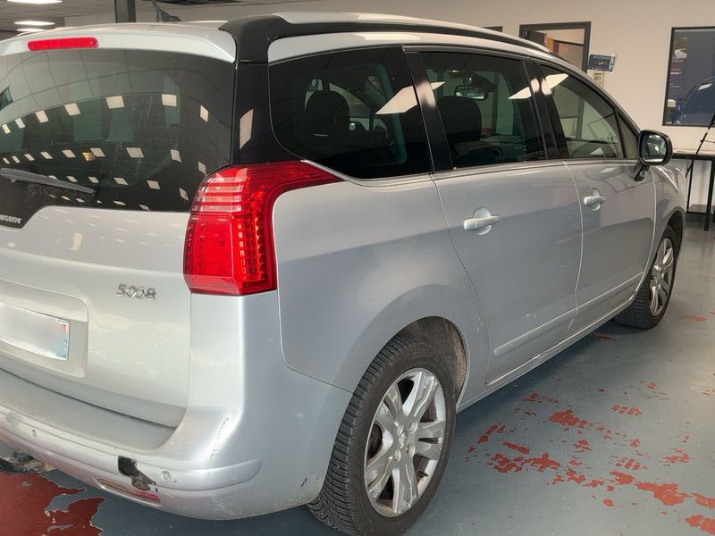 Peugeot 5008 1.6 Blue-HDi Allure — zdjęcie 6