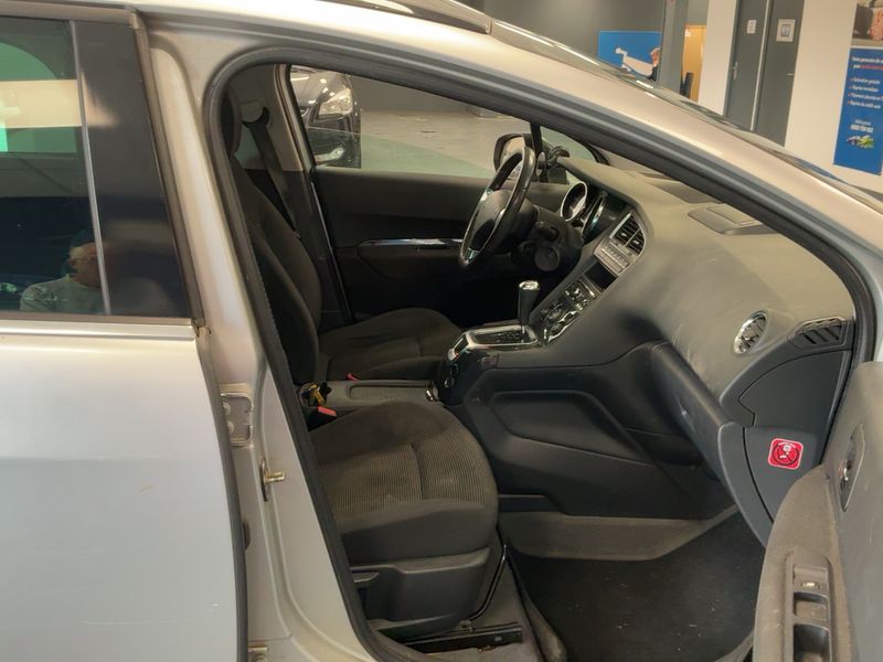 Peugeot 5008 1.6 Blue-HDi Allure — zdjęcie 11