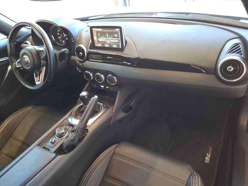 Fiat 124 Spider 1.4 Turbo Lusso — zdjęcie 11