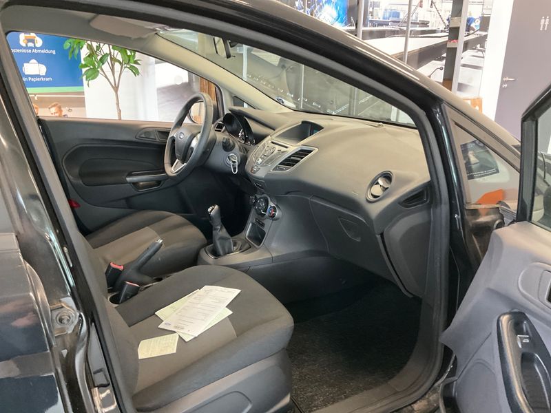 Ford Fiesta 1.25 Ambiente — zdjęcie 3