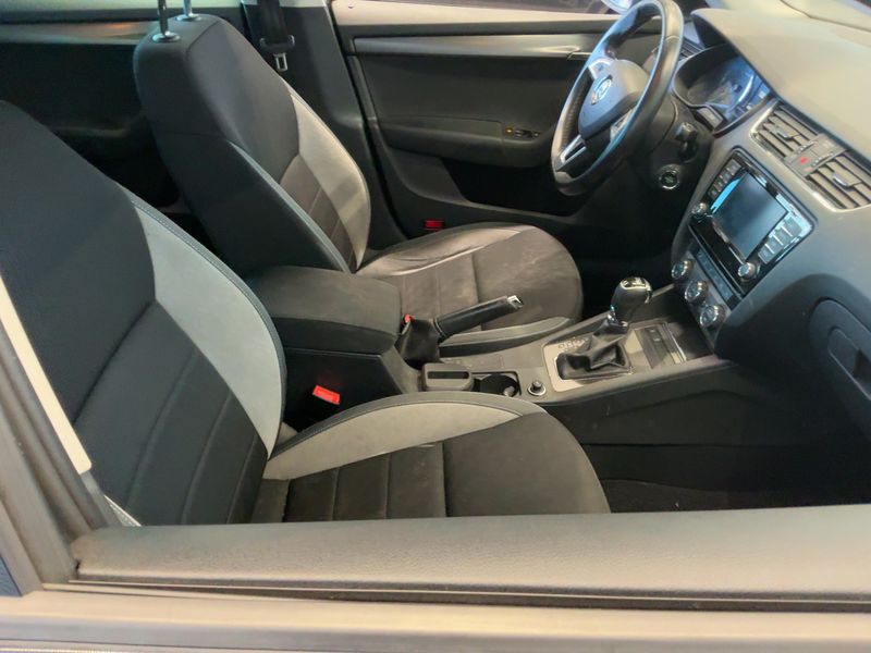 Skoda Octavia 2.0 TDI Joy — zdjęcie 11