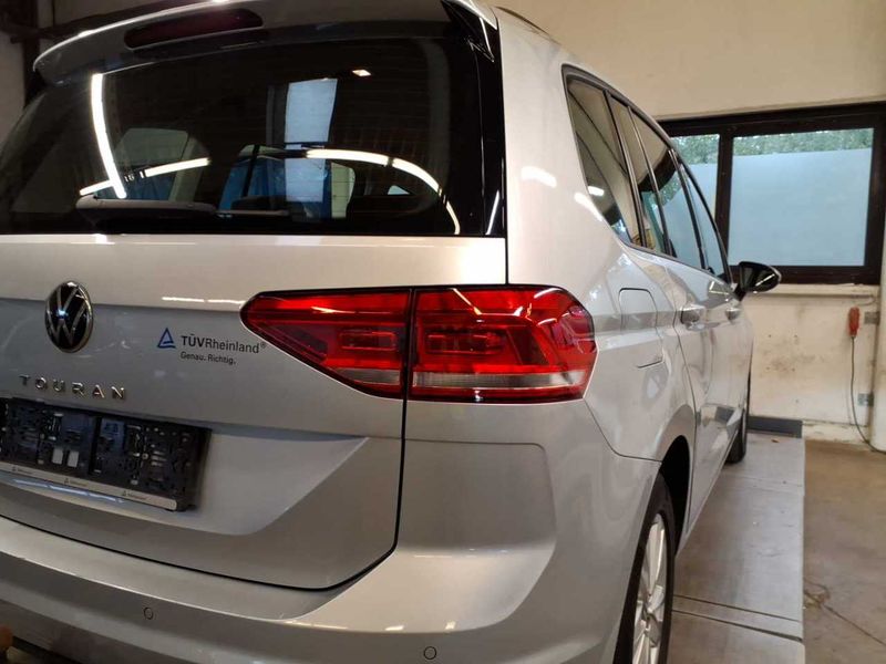 Volkswagen Touran 2.0 TDI Comfortline BlueMotion Tech — zdjęcie 17