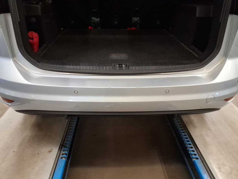 Volkswagen Touran 2.0 TDI Comfortline BlueMotion Tech — zdjęcie 32