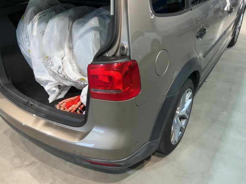 Volkswagen Touran 1.4 TSI CrossTouran — zdjęcie 6