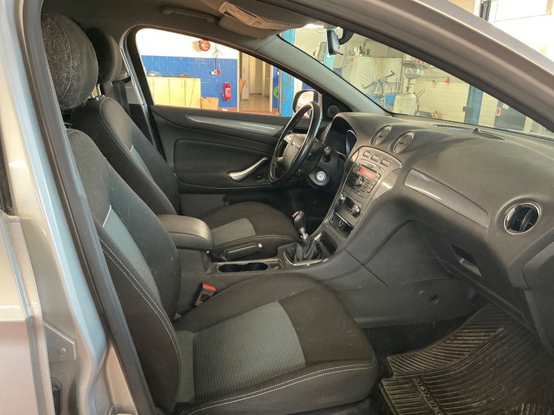 Ford Mondeo 1.6 TDCi Ambiente — zdjęcie 3